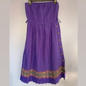 Deep blue pleated sleeveless dress floral accent